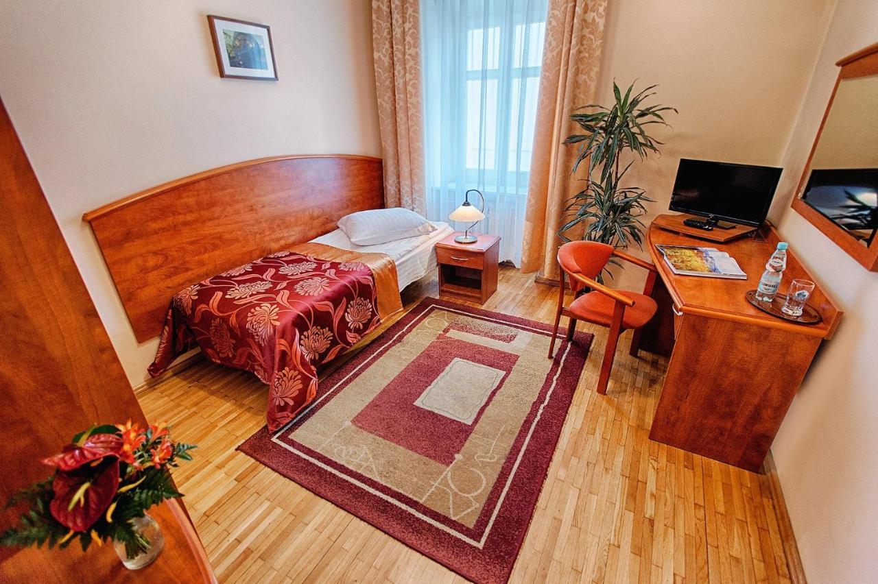 Hotel Restauracja Caspar Jelenia Gora Bagian luar foto