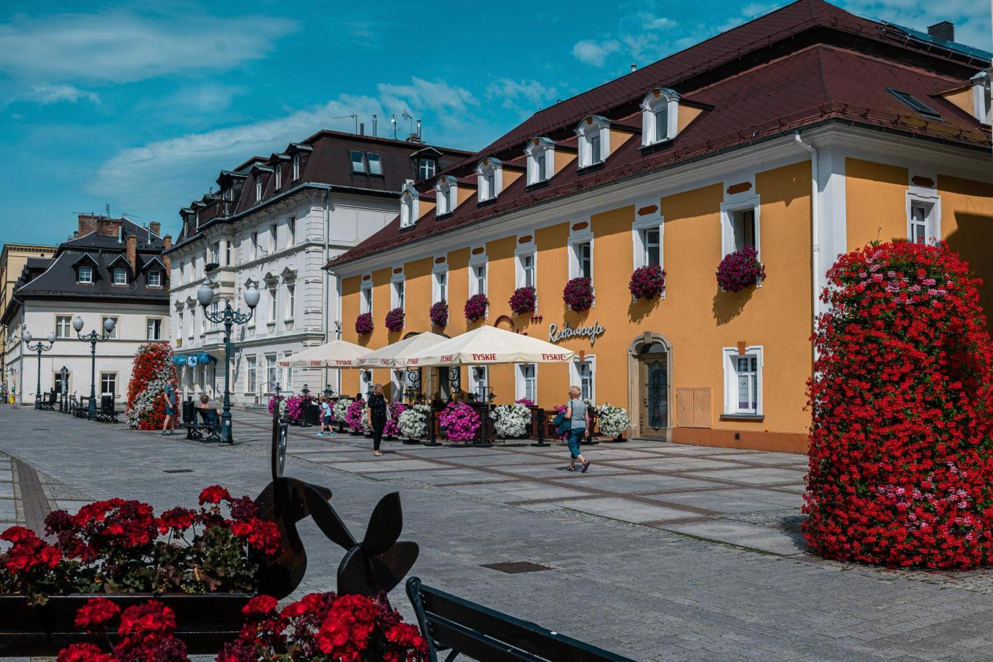 Hotel Restauracja Caspar Jelenia Gora Bagian luar foto