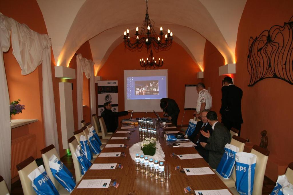 Hotel Restauracja Caspar Jelenia Gora Bagian luar foto
