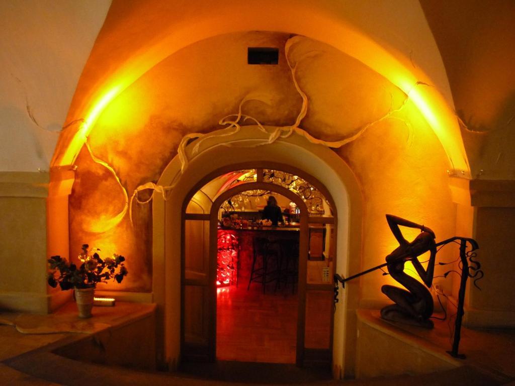 Hotel Restauracja Caspar Jelenia Gora Bagian luar foto
