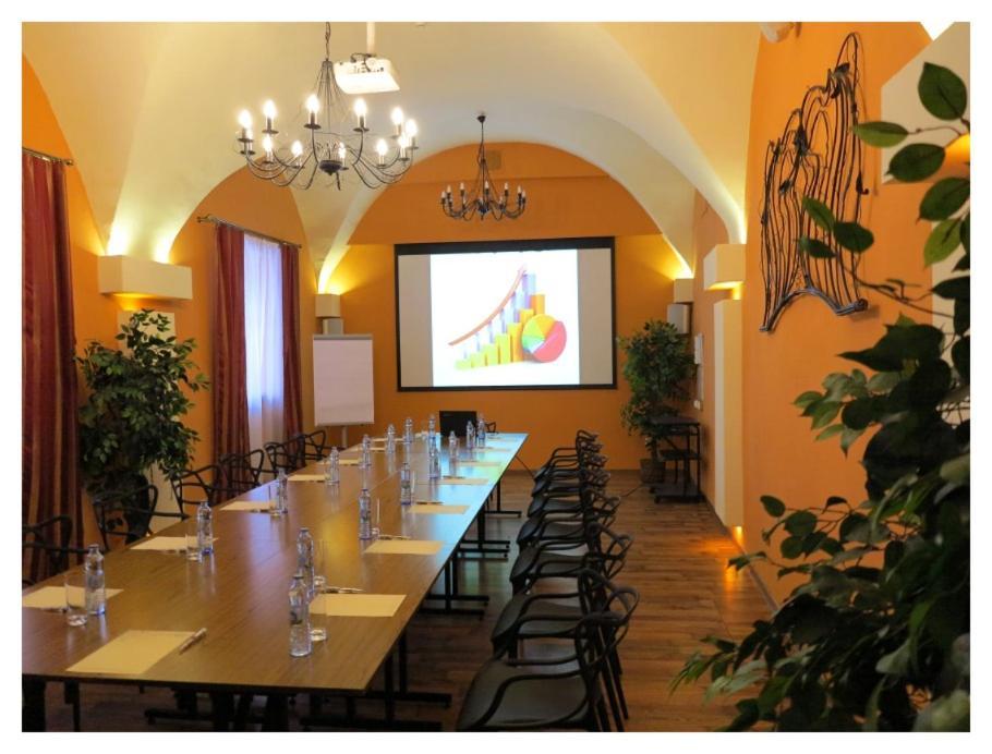 Hotel Restauracja Caspar Jelenia Gora Bagian luar foto