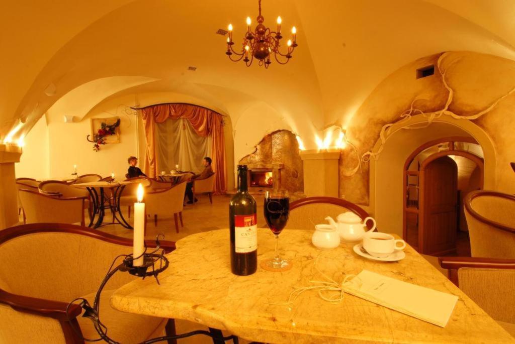 Hotel Restauracja Caspar Jelenia Gora Bagian luar foto