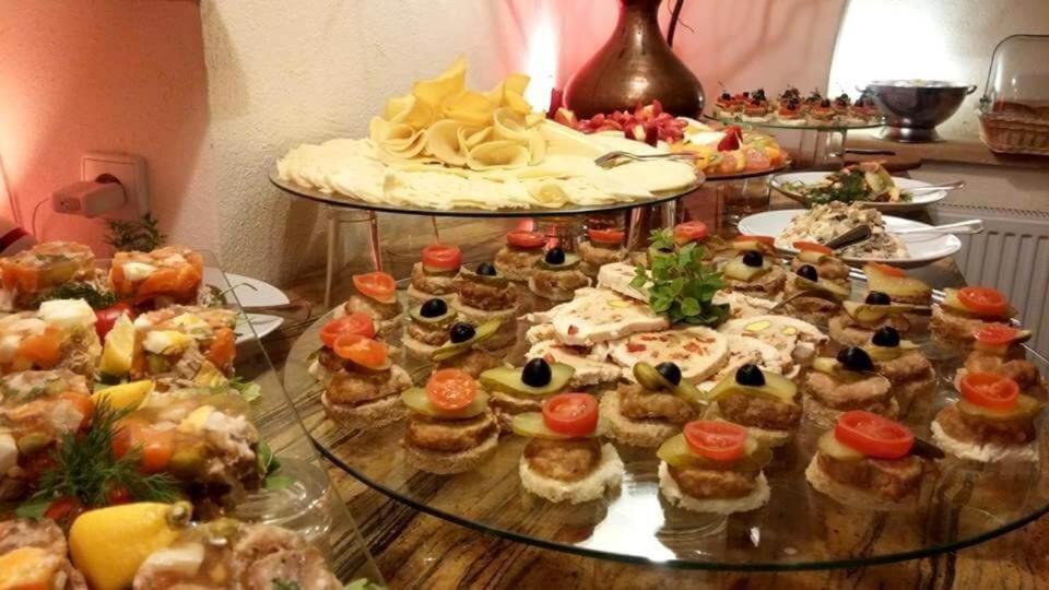 Hotel Restauracja Caspar Jelenia Gora Bagian luar foto