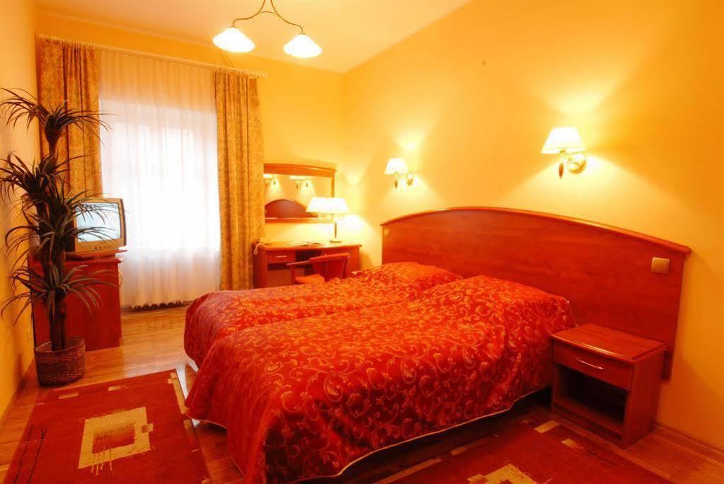 Hotel Restauracja Caspar Jelenia Gora Bagian luar foto